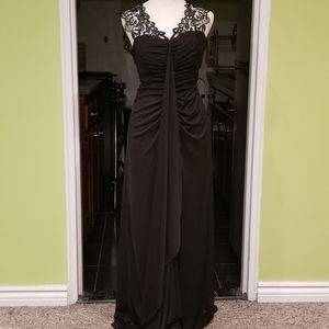 NWT Cap Sleeve Lace Neckline Evening Dress